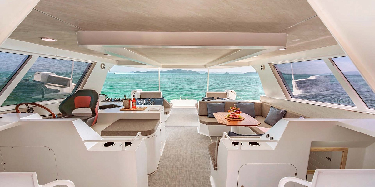 Аренда моторного катамарана Prada 50 на Пхукете